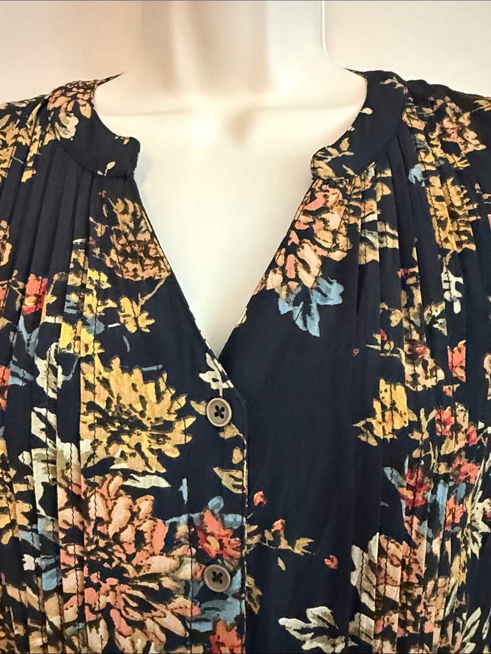 Coldwater Creek Navy Floral Pintuck Button Blouse - Picture 3 of 15